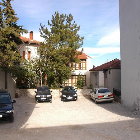 Guesthouse Papanikolaou Litochoron Bagian luar foto